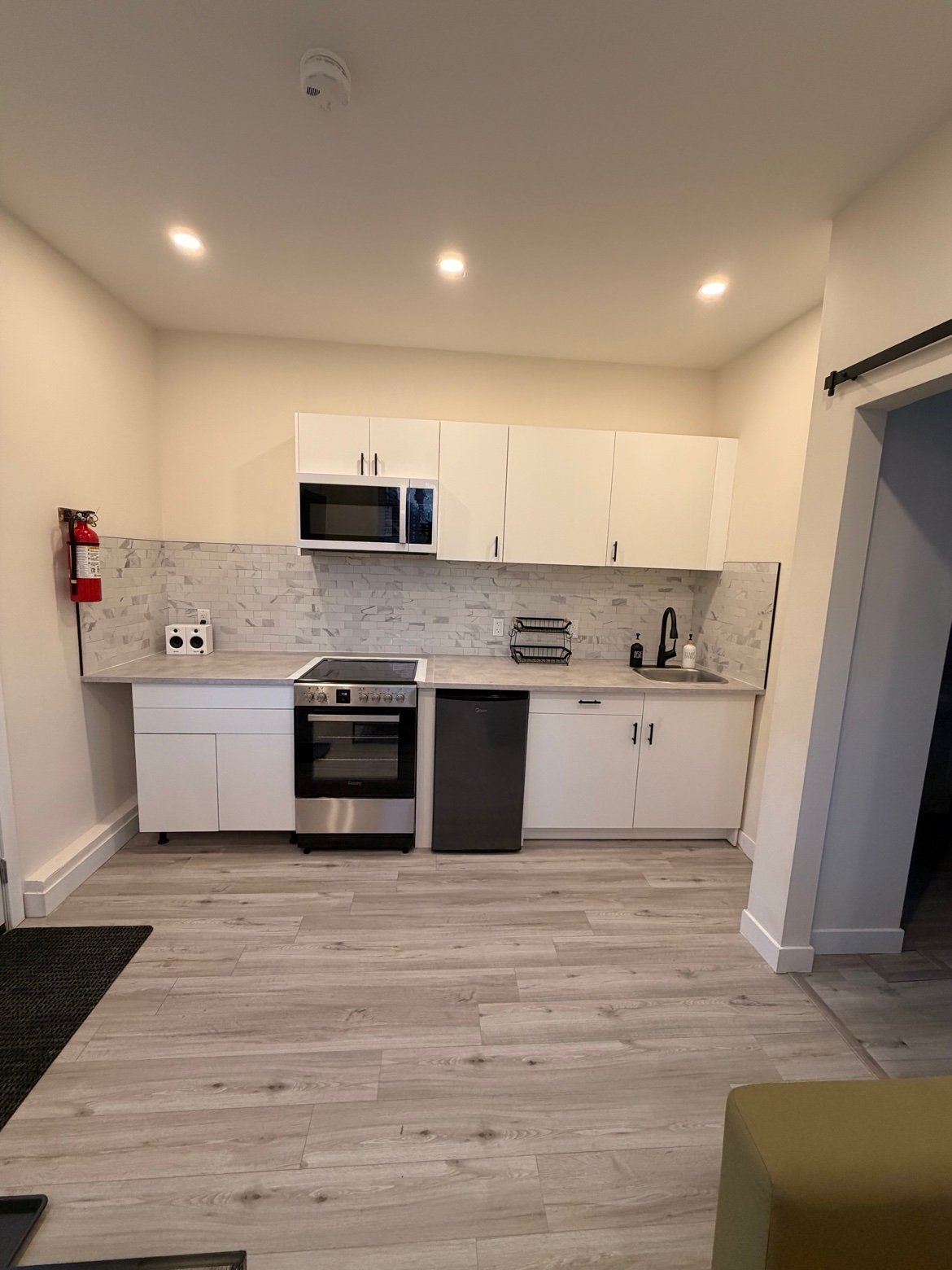 Full kitchen